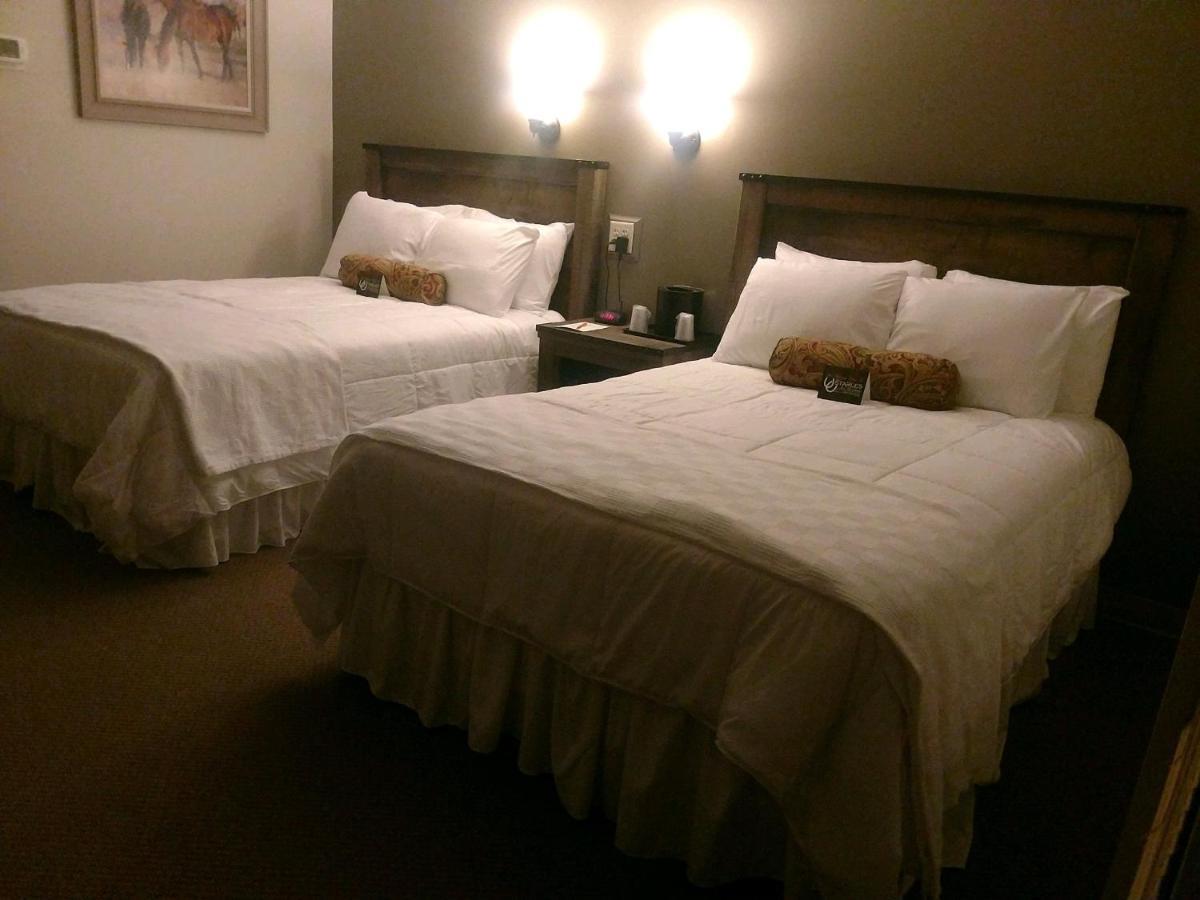 The Stables Inn & Suites Salem Esterno foto