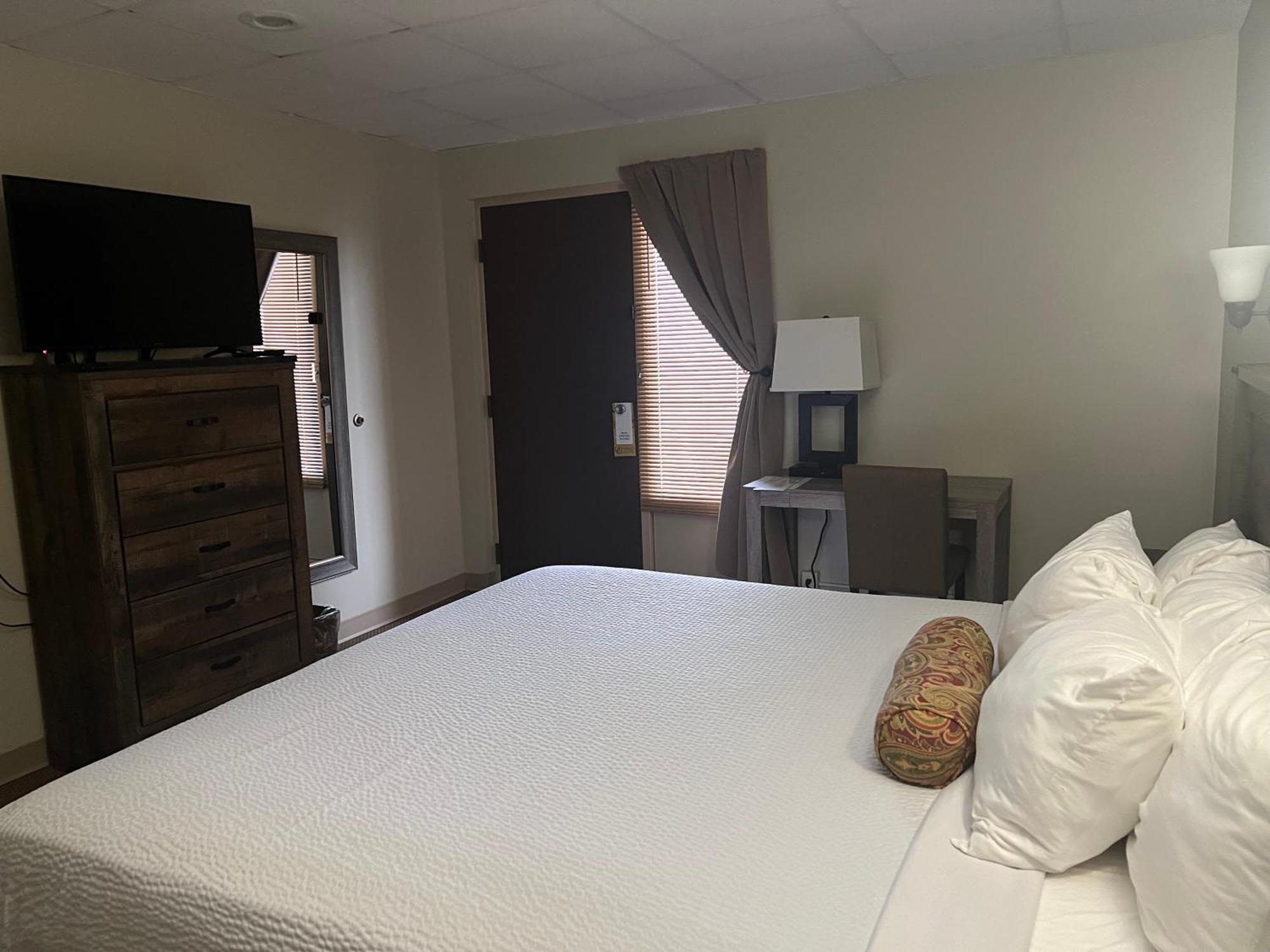 The Stables Inn & Suites Salem Esterno foto
