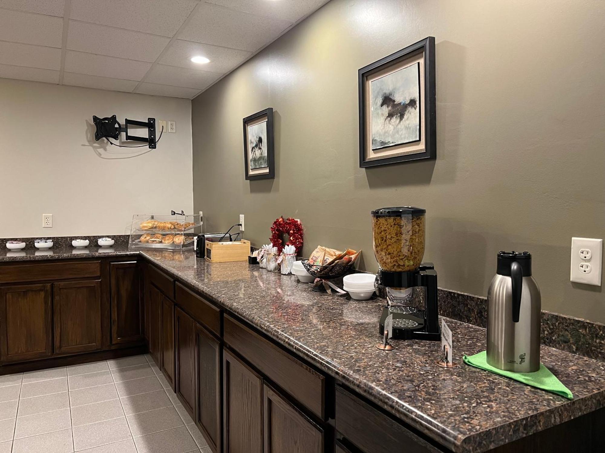 The Stables Inn & Suites Salem Esterno foto