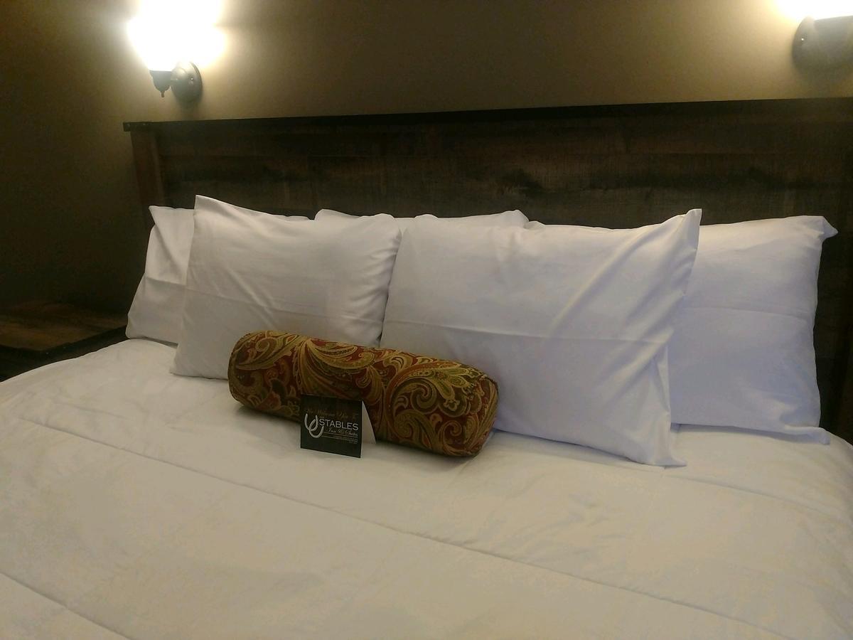 The Stables Inn & Suites Salem Esterno foto