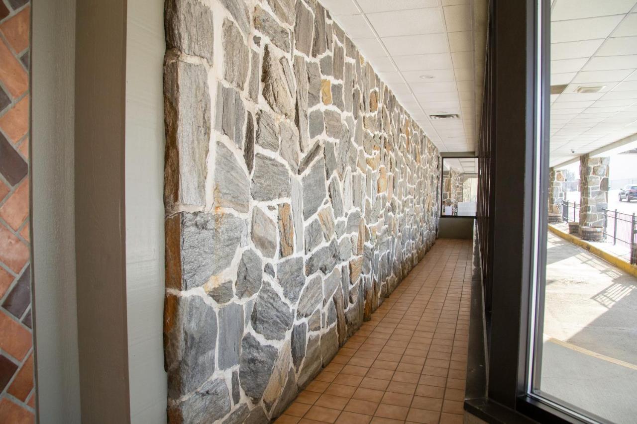 The Stables Inn & Suites Salem Esterno foto