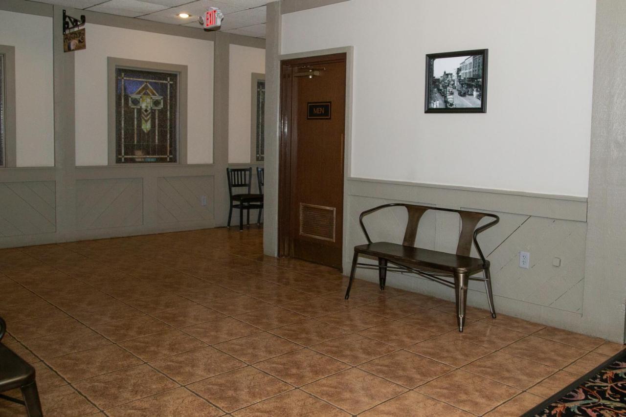 The Stables Inn & Suites Salem Esterno foto