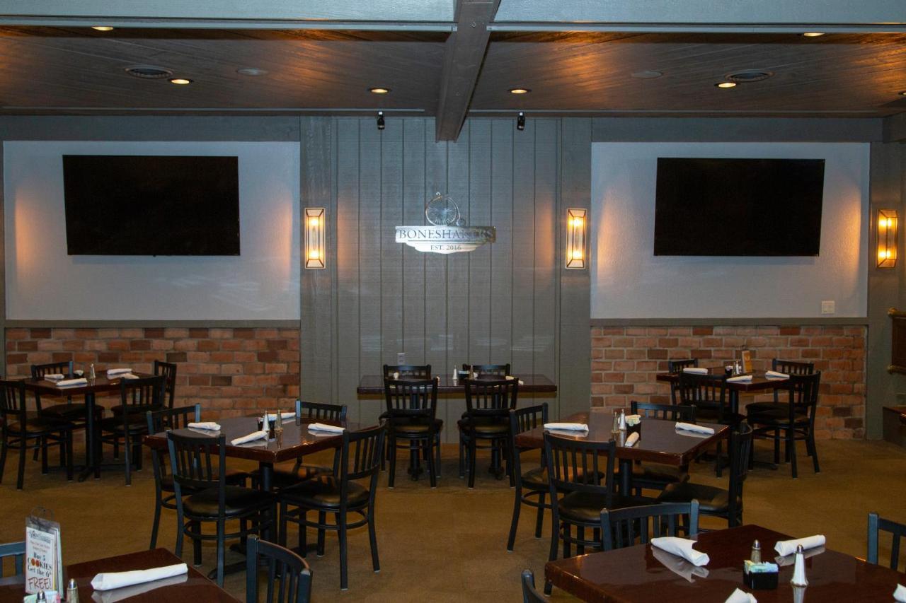 The Stables Inn & Suites Salem Esterno foto